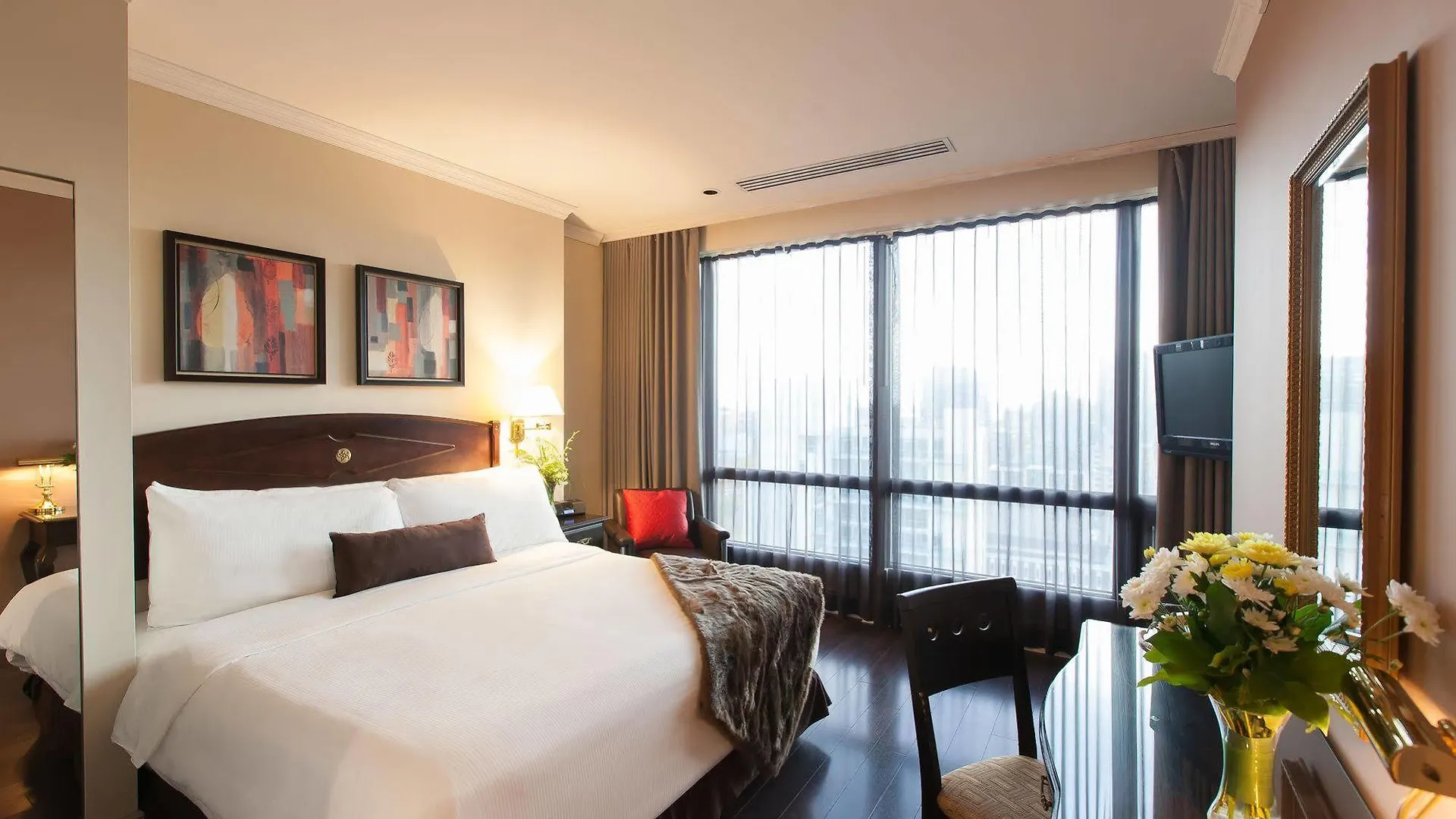 Grand Hotel & Suites Toronto