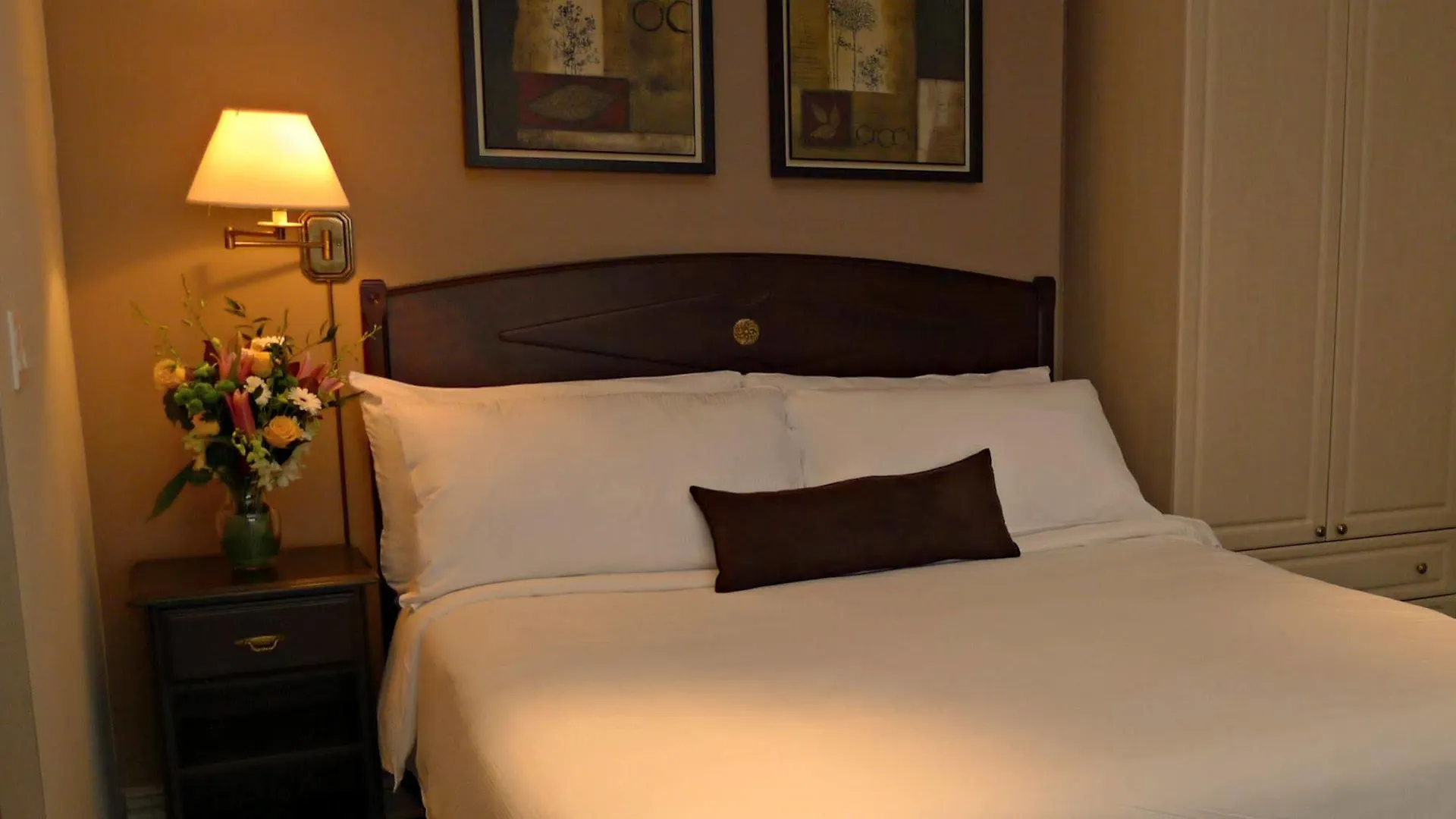 Grand Hotel & Suites Toronto 4*,