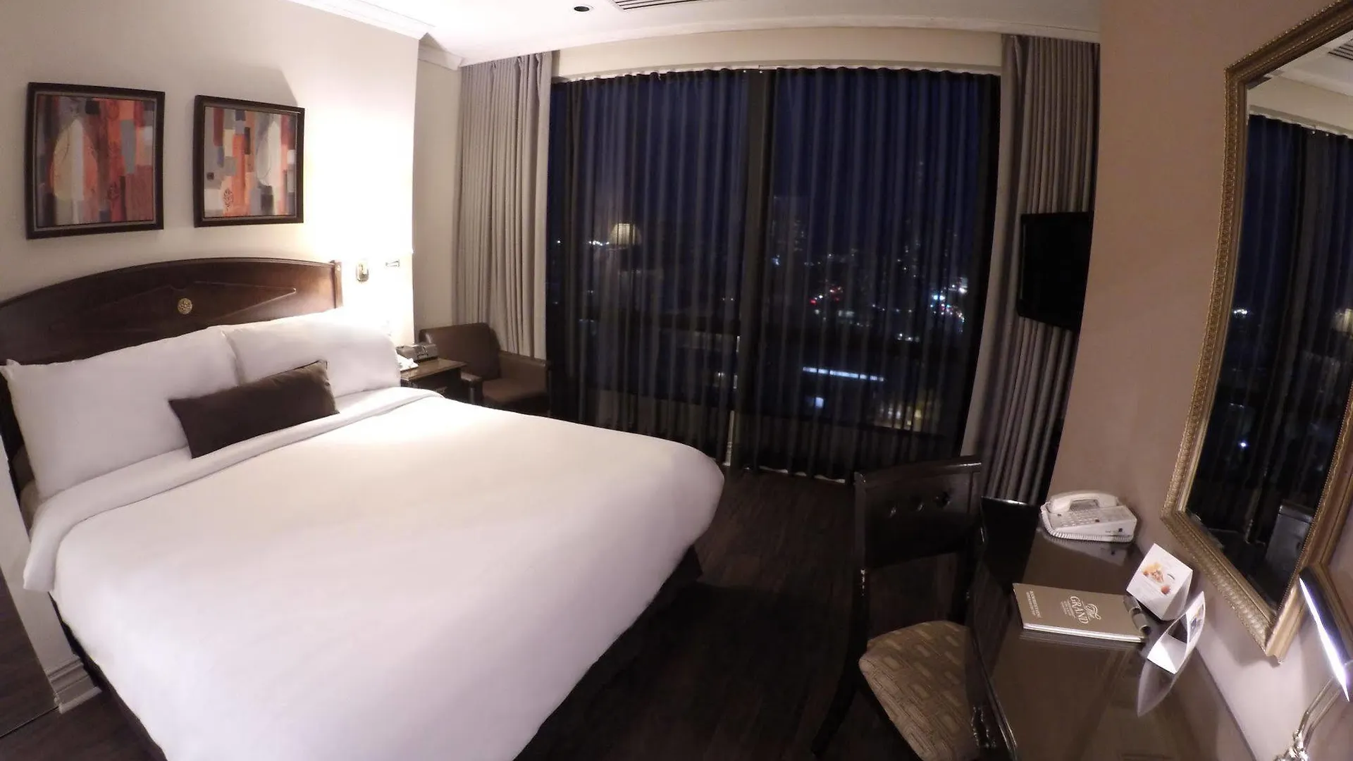****  Grand Hotel & Suites Toronto Canada